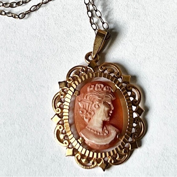 1930’s 14k Gold plated Frame and  carved shell Cameo - Picture 5 of 6